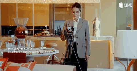 https://vr-public.realsee-cdn.cn/release/pagepress/pMohLAmx/uploads/63787d2d-fad9-4dc3-9ee2-57a53cc5810a.gif